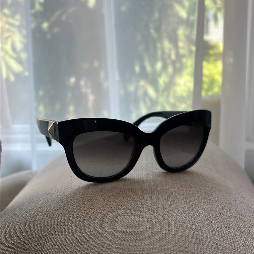 Valentino Black Sunglasses Modern Cat-Eye Design like new